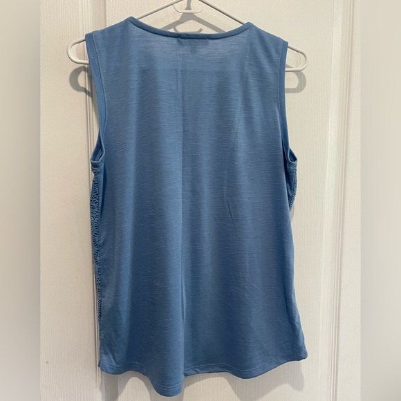 Blue lace v-neck tank top - Picture 2 of 3